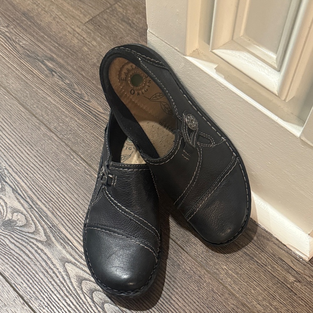 Earth Origins  leather slip on shoes black 7.5